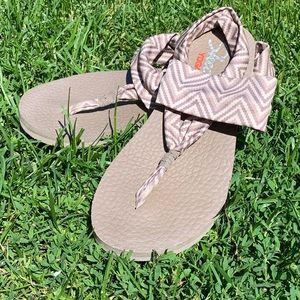 Skechers flip flops sandals yoga foam size 7